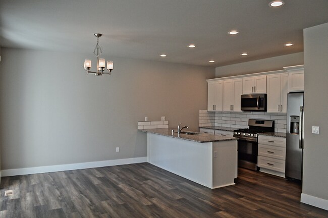 Photo - 6923 Lennon Ln NE