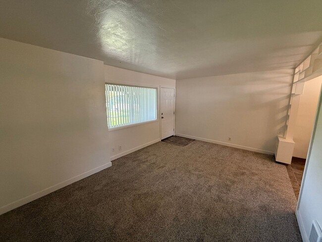Photo - 912 Fir St S