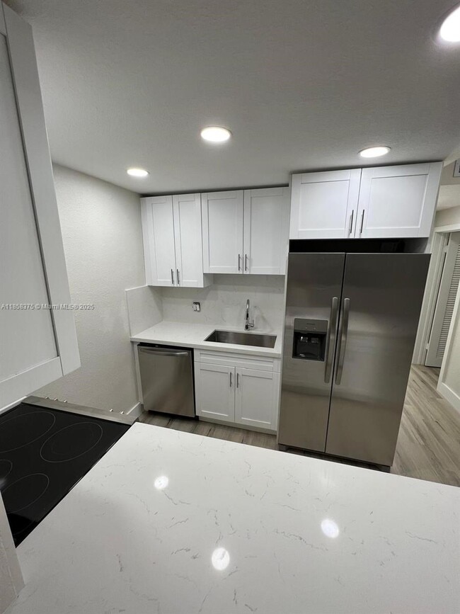 Building Photo - 2665 Middle River Dr Unit 4 Rental