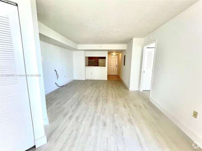 Building Photo - 102 SW 6th Ave Unit 701 Rental