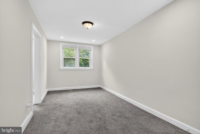 Photo - 125 W 21st St