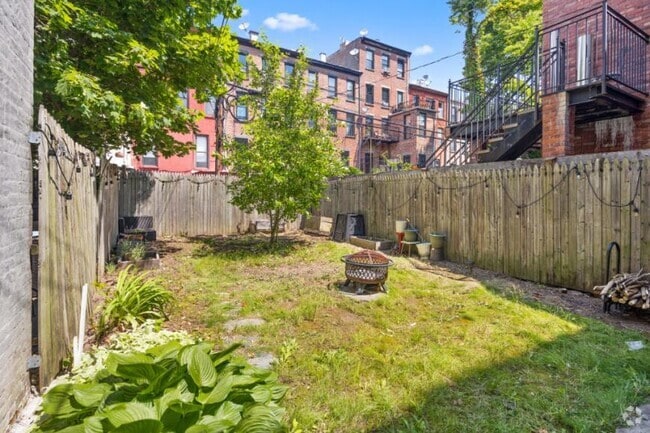 Building Photo - 1 bedroom in Brooklyn NY 11216 Unit GRDN Rental