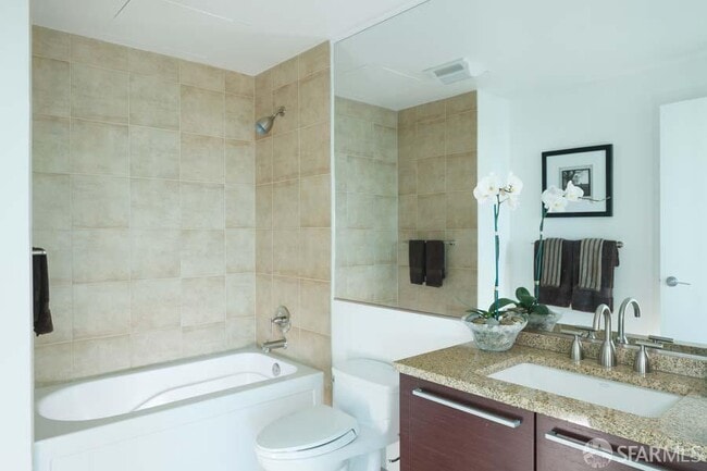 Photo - 425 1st St