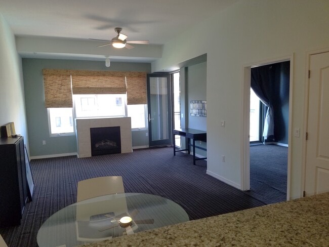 Living room (viewed from entry) - 16 W Encanto Blvd Unit 511