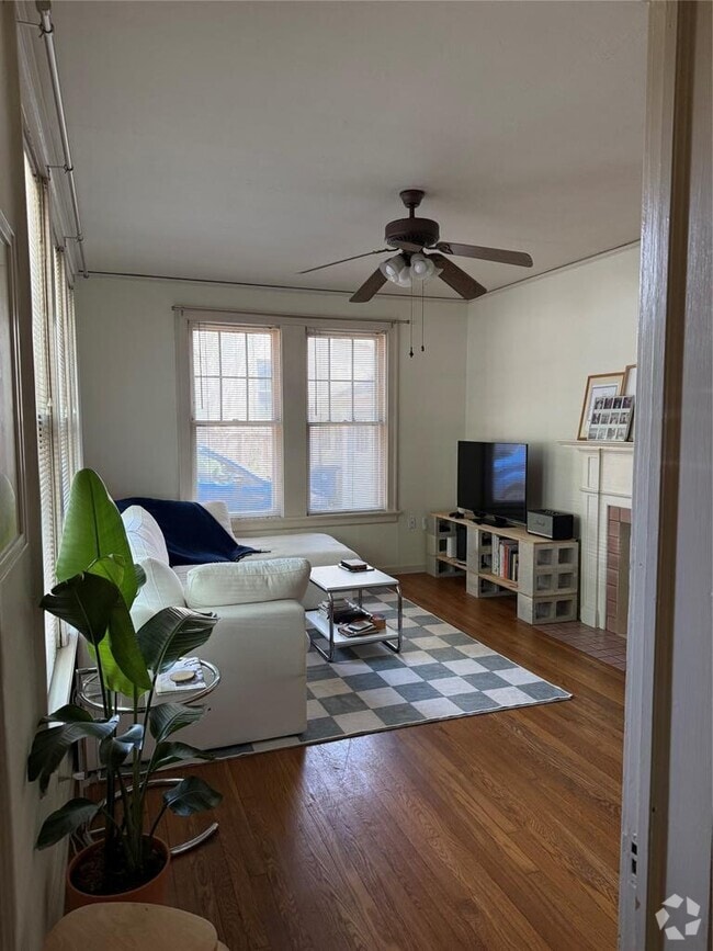 Building Photo - 1417 W Lynn St Unit 1517 Rental