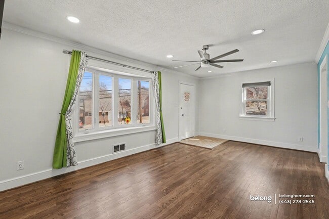 Photo - 5909 Berwyn Rd