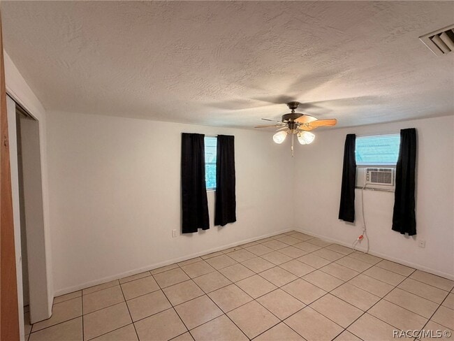 Photo - 28 N Davis St