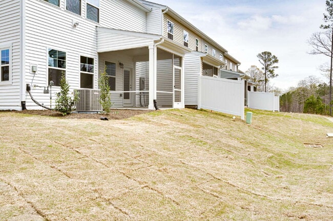 Photo - End-unit 3 bedroom townhome with Screened Porch!