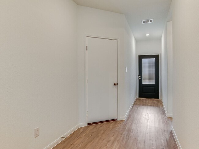 Photo - BULVERDE - Upgraded 4 BR/3BA One-Story - HIDDEN TRAILS!