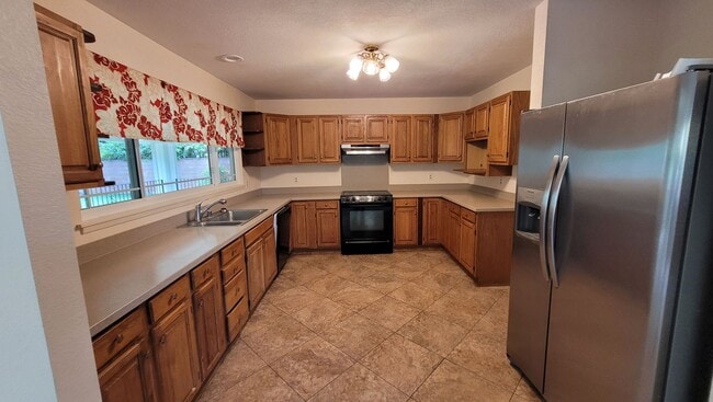 Photo - Spacious 5 Bedroom 3 Bath Duplex House w/ 2 car Garage and Gated Driveway in Mililani