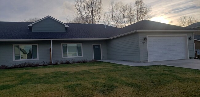 Photo - 1404 E 6th St