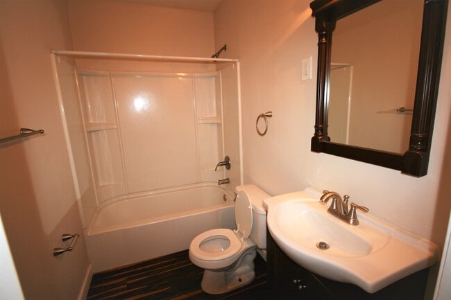 Photo - 445 Waverly Rd