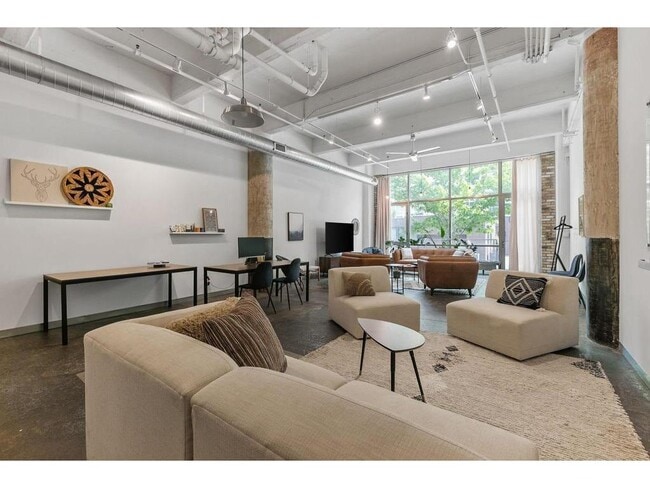 Building Photo - 700 N Washington Ave Unit 212