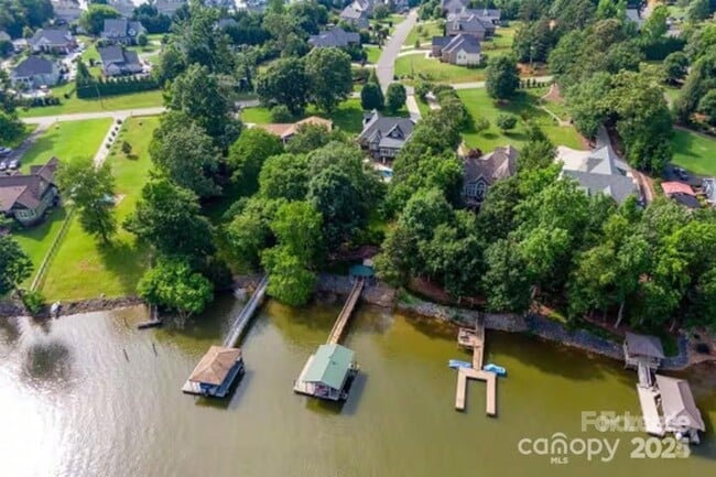 Photo - 876 Armstrong Rd