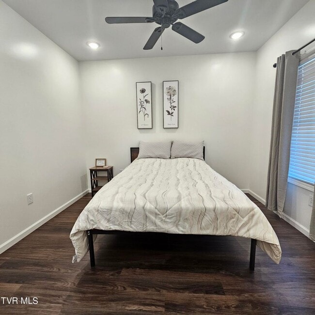 Photo - Modern 2-bedroom, 2 bathroom apartment convienent location
