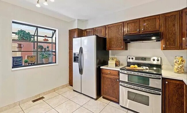 Photo - 440 W Rockrimmon Blvd