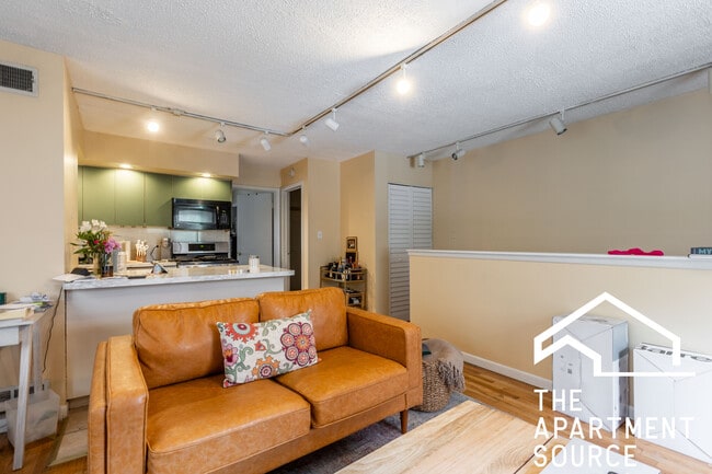 Photo - 715 W Diversey Pky Unit 1A