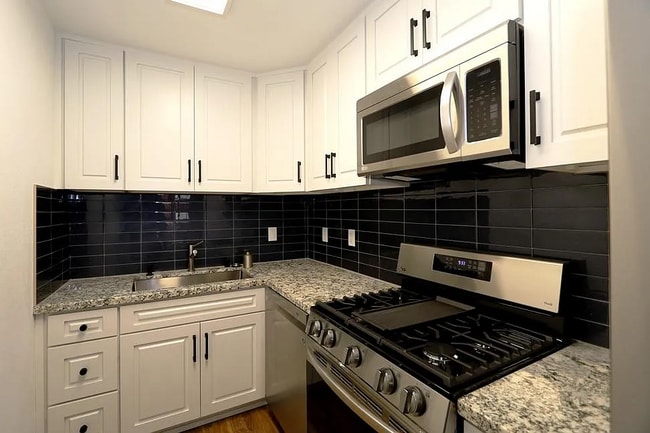 Building Photo - SECLUDED APARTMENT, Private entrance, just... Unit 2