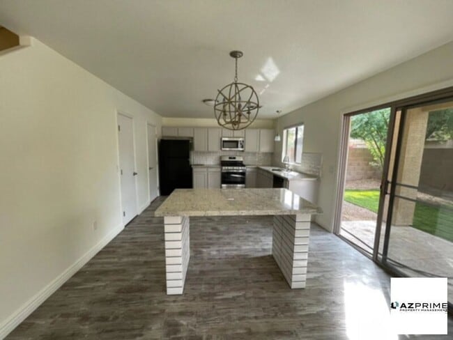 Building Photo - Beautiful home for you