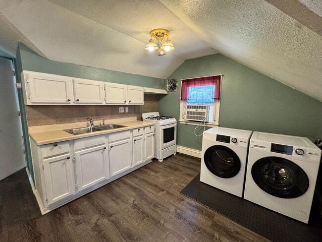 Photo - Adorable 1+ Bedroom in Nokomis Available Now!