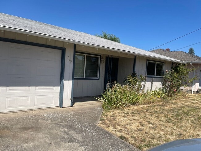 Building Photo - Newly Remodeled 2 Bedroom with Fenced yard!