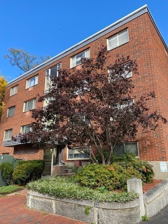 Building Photo - 329 Harvard St Unit 32