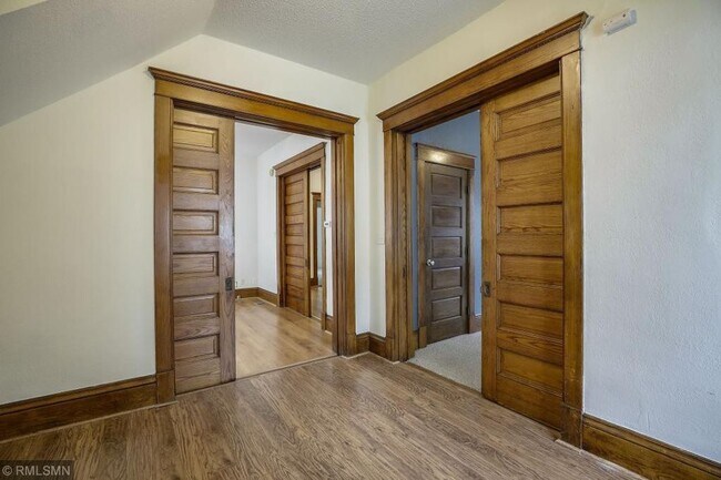 Foto principal - 2310 Polk St NE