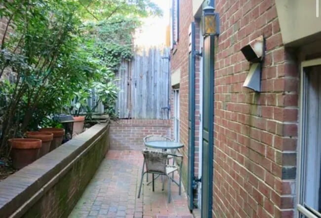 Photo - 420 1/2 N Saint Asaph St Unidad 1