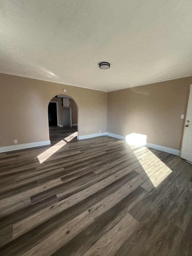 Building Photo - 205 S Walters St Unit 2