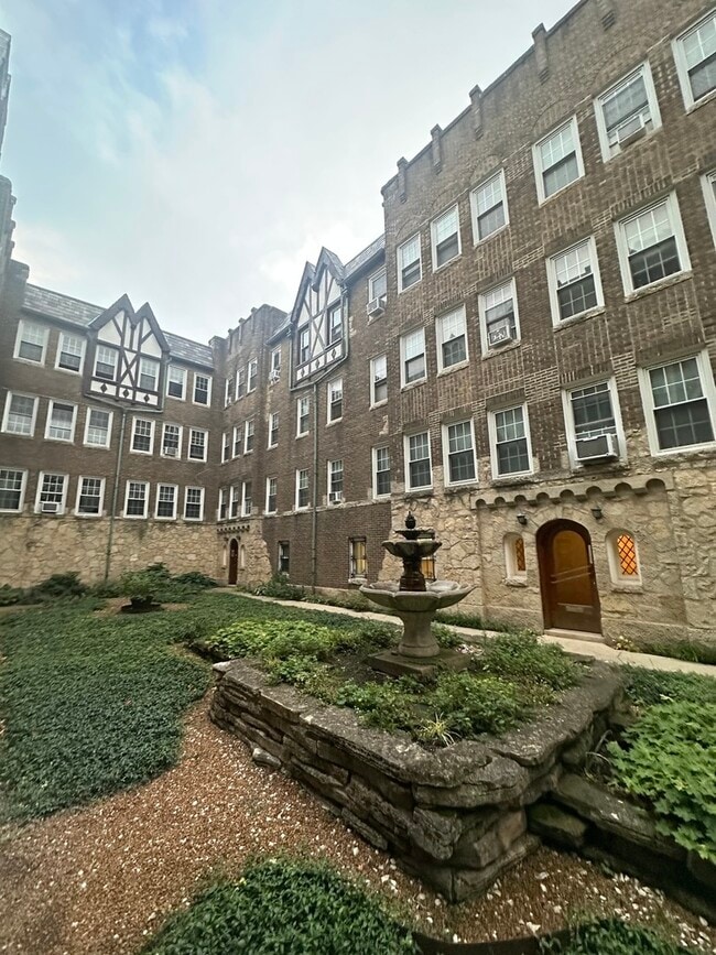 Building Photo - 2333 W Farwell Ave Unit 1S