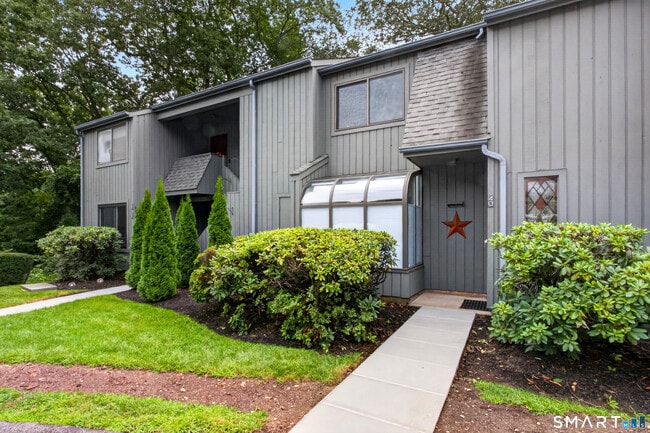 Building Photo - 123 Old Belden Hill Rd Unit 40