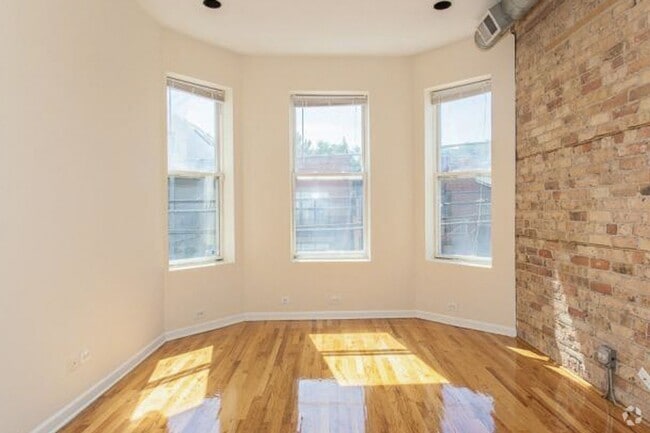 Building Photo - 2450 N Southport Ave Unit 2450-204 Rental