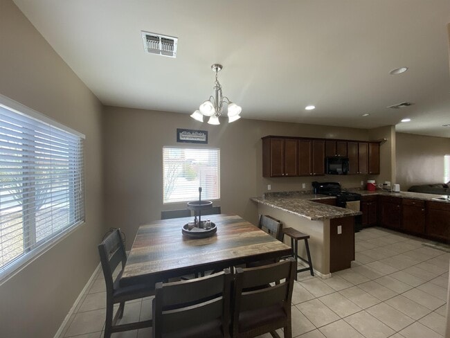 Photo - 731 S Ramsay Pollard Pl