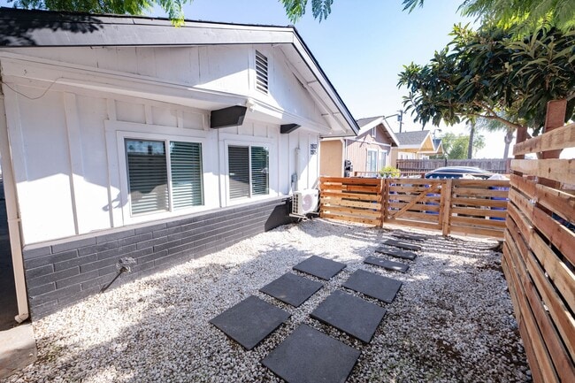 Building Photo - 2813-15 46th St Unit 2813 46th Street