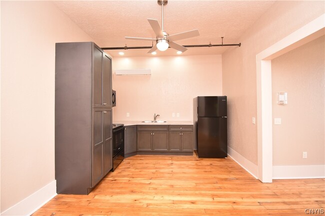 Photo - 170 Court St Apartment