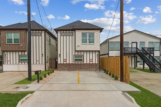 Photo - 3539 Mt Pleasant St Unit B