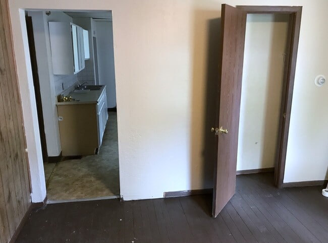 Building Photo - 44 S Bates St Unit 1