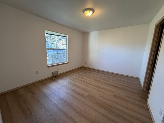 Photo - 112 Unidad 764 Catron St N