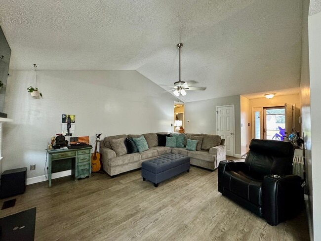 Photo - Great Neighborhood just minutes to all Bas...