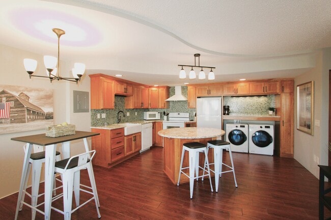 Photo - 207 5th Ave SW