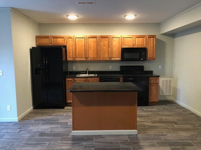 Photo - 1407 Poplar St