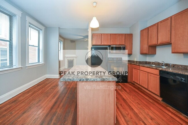 Building Photo - 2342 Chickasaw St Unit 1