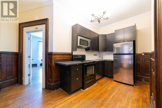 Photo - 678 Huron St Unit 200