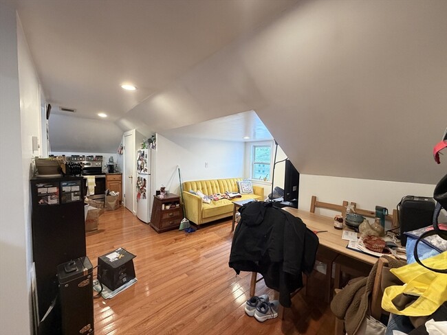 Building Photo - 92 Wallingford Rd Unit A