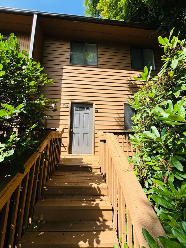 Photo - 953 Lora Ln