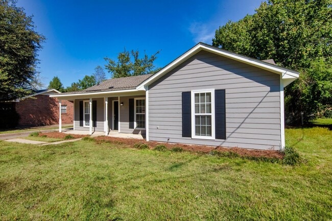 Photo - ** 3 Bed 2 Bath located off Wares Ferry rd...