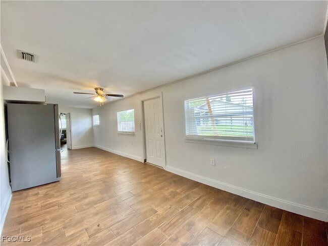 Photo - 106 Leeland Heights Blvd W