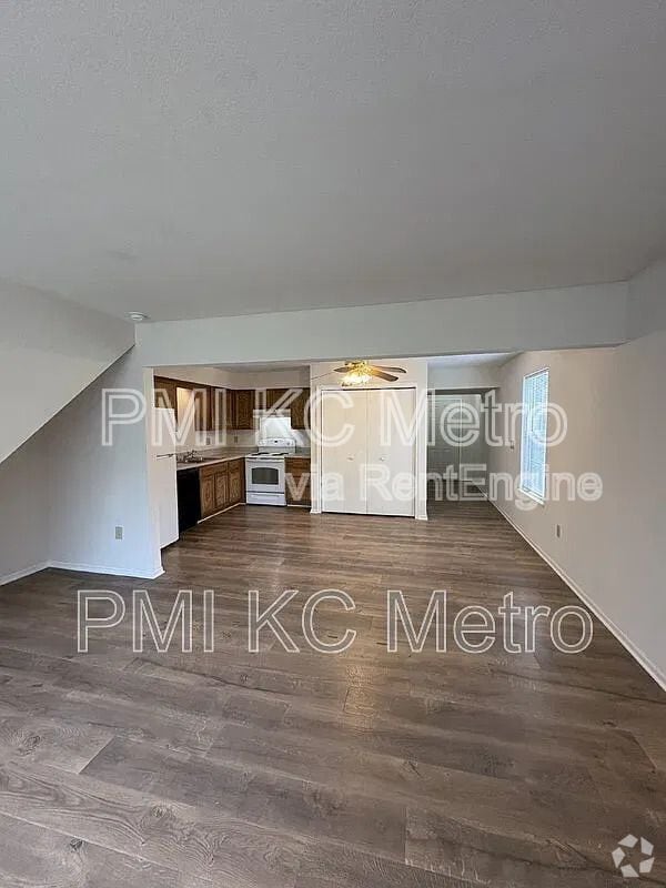 Building Photo - 524 NE Churchill St Rental
