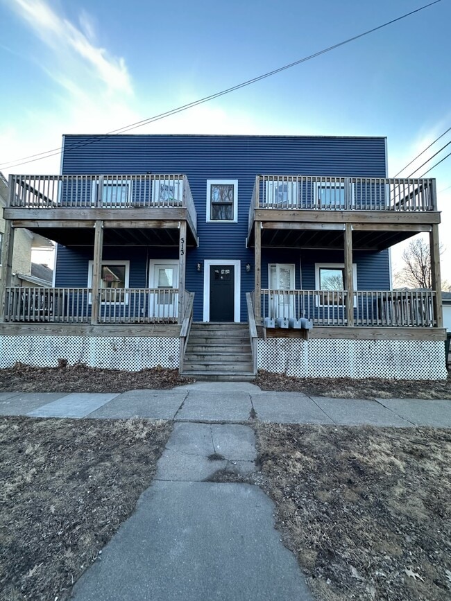 Building Photo - 313 S 3rd St Unit #1