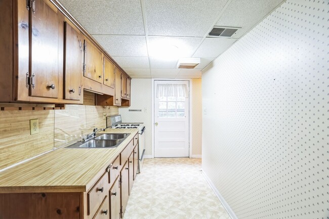 Building Photo - Spacious 5BR / 3BA House in Marietta